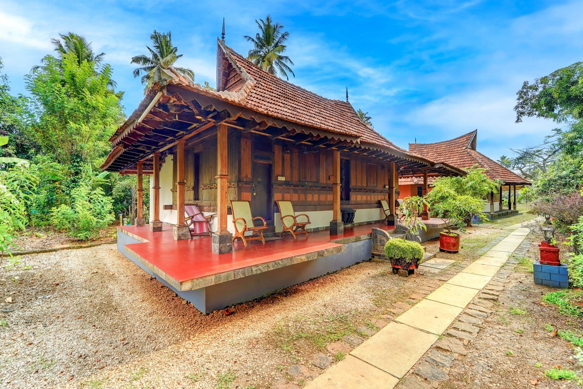 Palm Dale Deluxe Room | Pet-friendly Heritage Retreat by the Backwaters with Garden & Restaurant