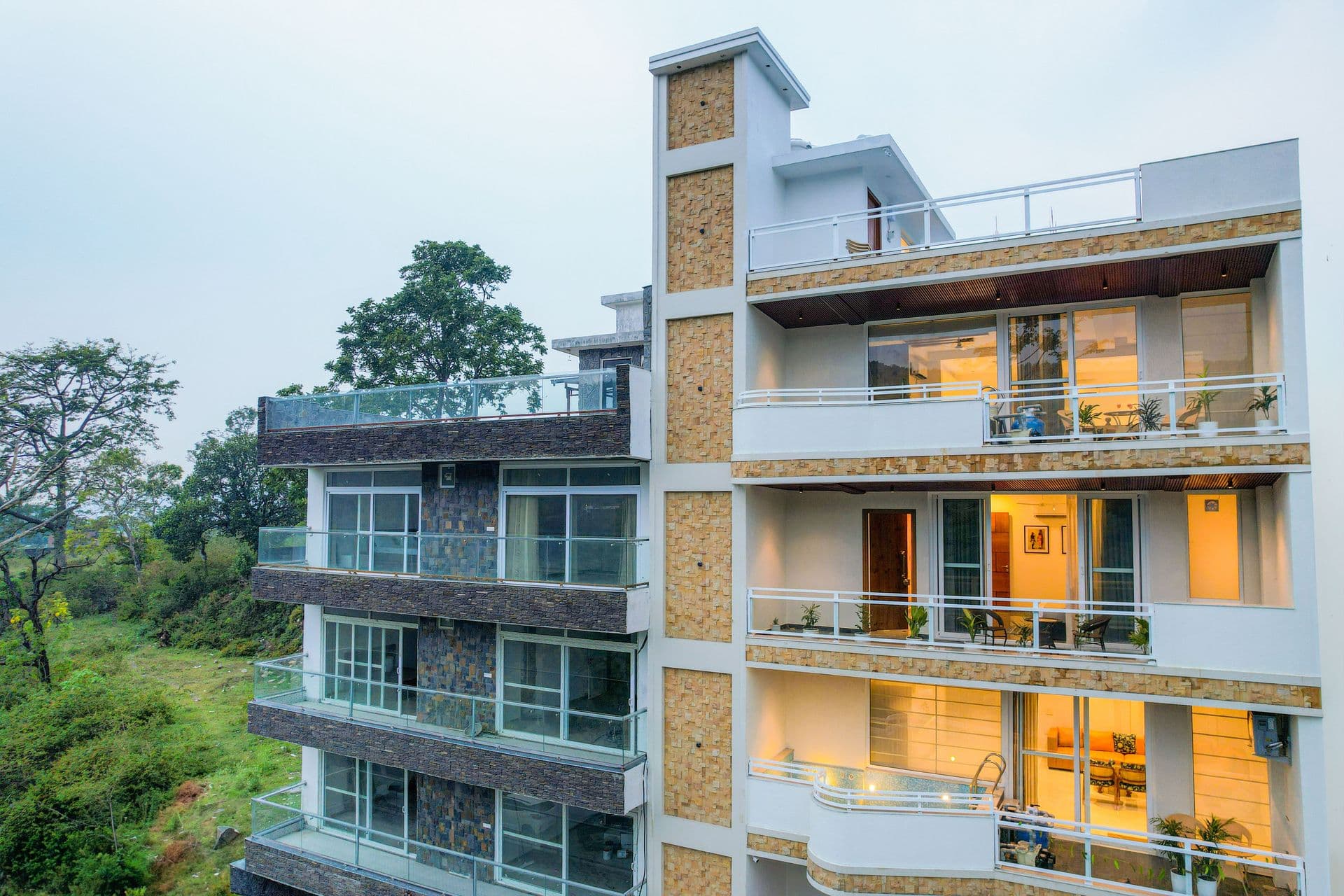 Udgam Vilas | Serene Pet-friendly 5-BHK Apartment With Private Jacuzzi & Lift