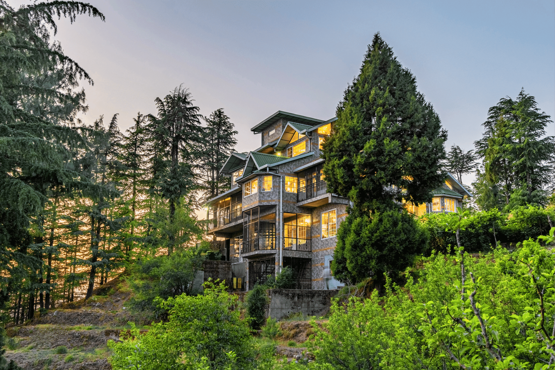 Hill Top Farmstead | Heritage 3-BHK English-Style Villa With Balcony, Gazebo & Stunning Hill Views