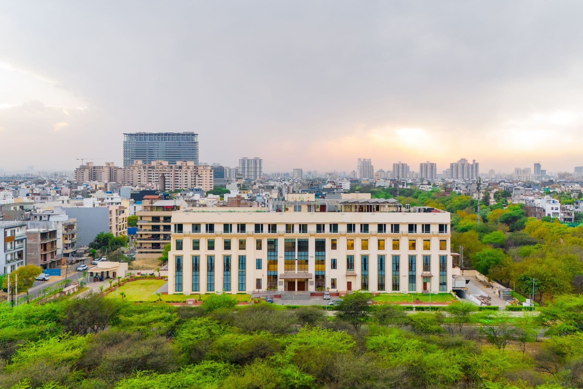 Eternal Oasis Aravali View Suite | Elegant 1-Room With Restaurant & Celebration Venue | Golf Course Road