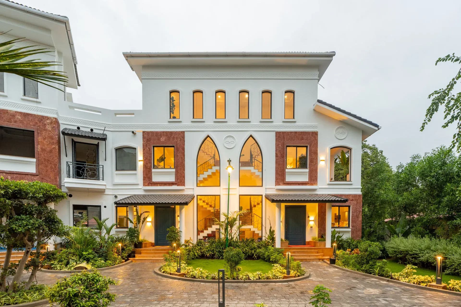 Laguna Quest | 4-BHK | Pvt Pool & Garden | Bar