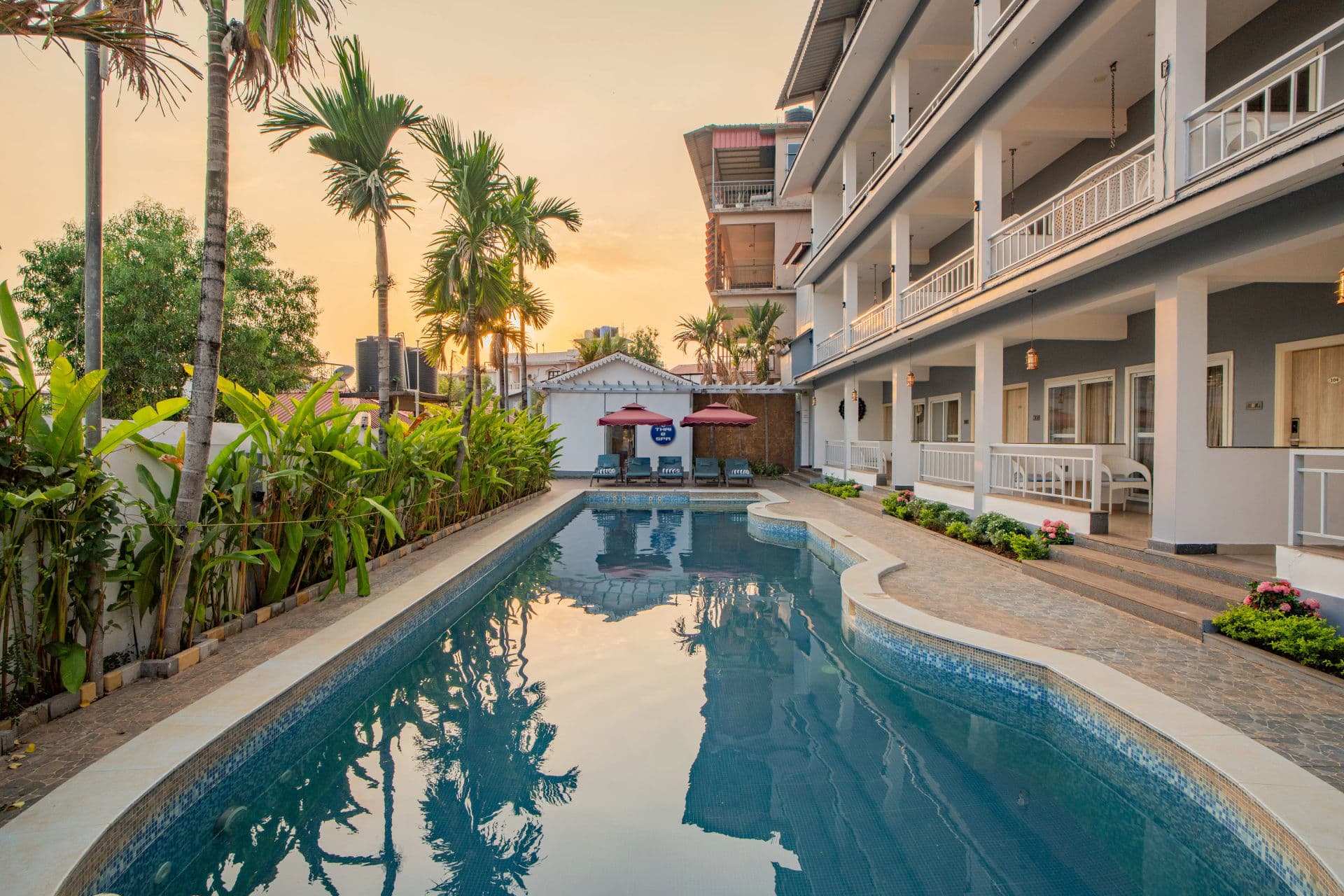 Gracias Bleu | 1-Room Retreat With Sea Views, Common Pool, & Restro Close to Ashwem Beach