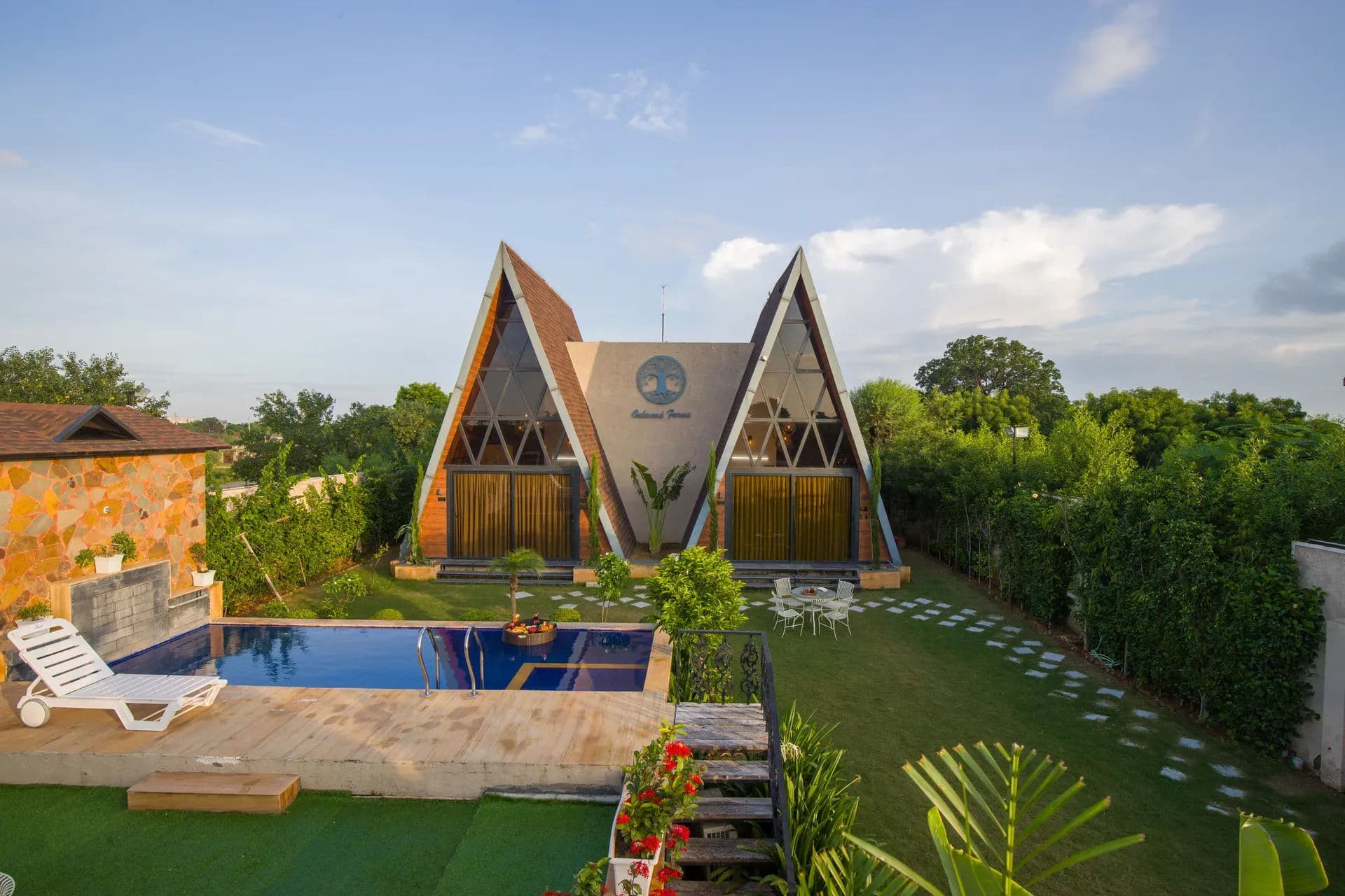 Oakwood Cottages | 4-BHK | Pvt Pool | Party Hall
