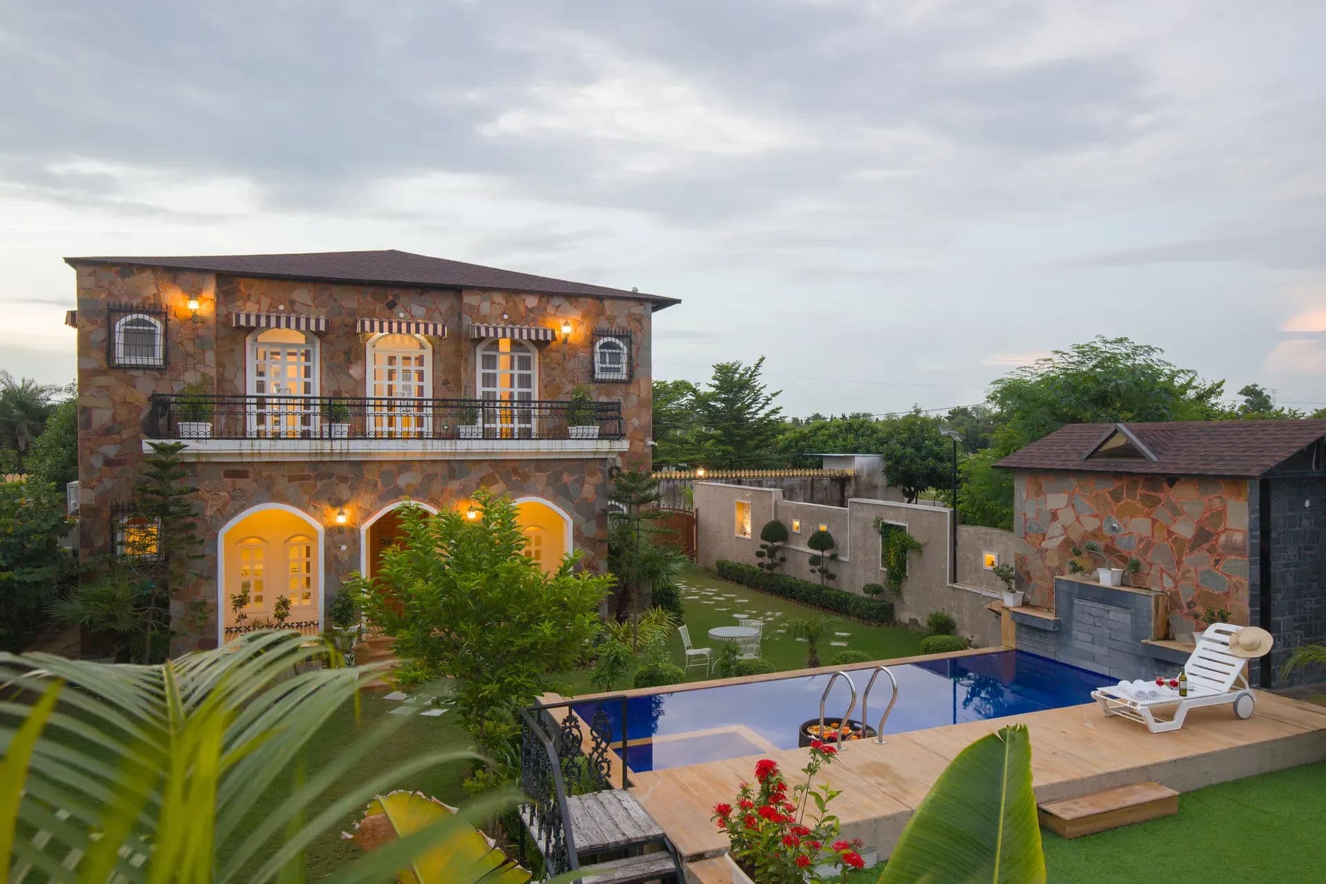 Oakwood Villa | 3-BHK | Pvt Pool | Lush Garden | Party Hall