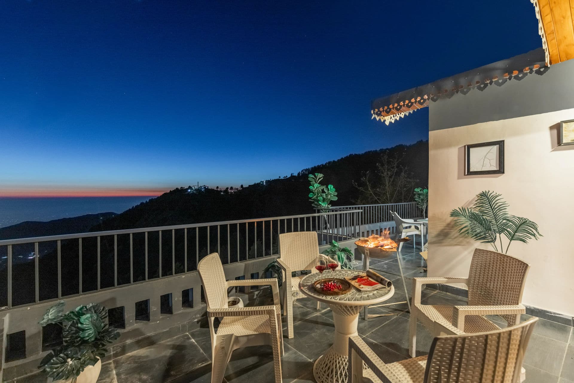 Evara | 2-BHK Pet-friendly Hideaway With Balcony, Fireplace & Views
