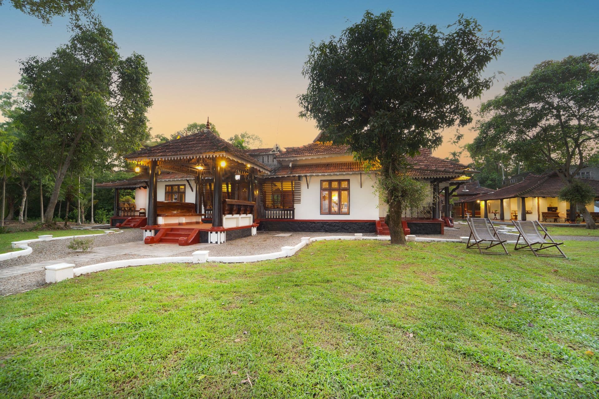 Vembanad House | Lakeside Heritage 4-Bedroom Retreat with Garden & Outdoor Sitting Area