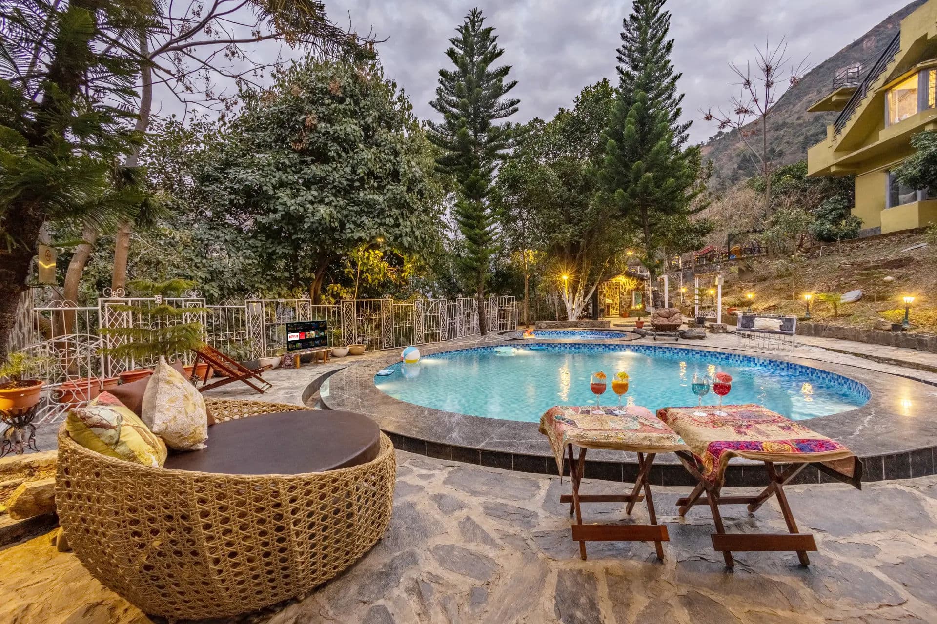Zephyr Classic Hut | Scenic Hill Getaway With Pool, Gym & Restaurant