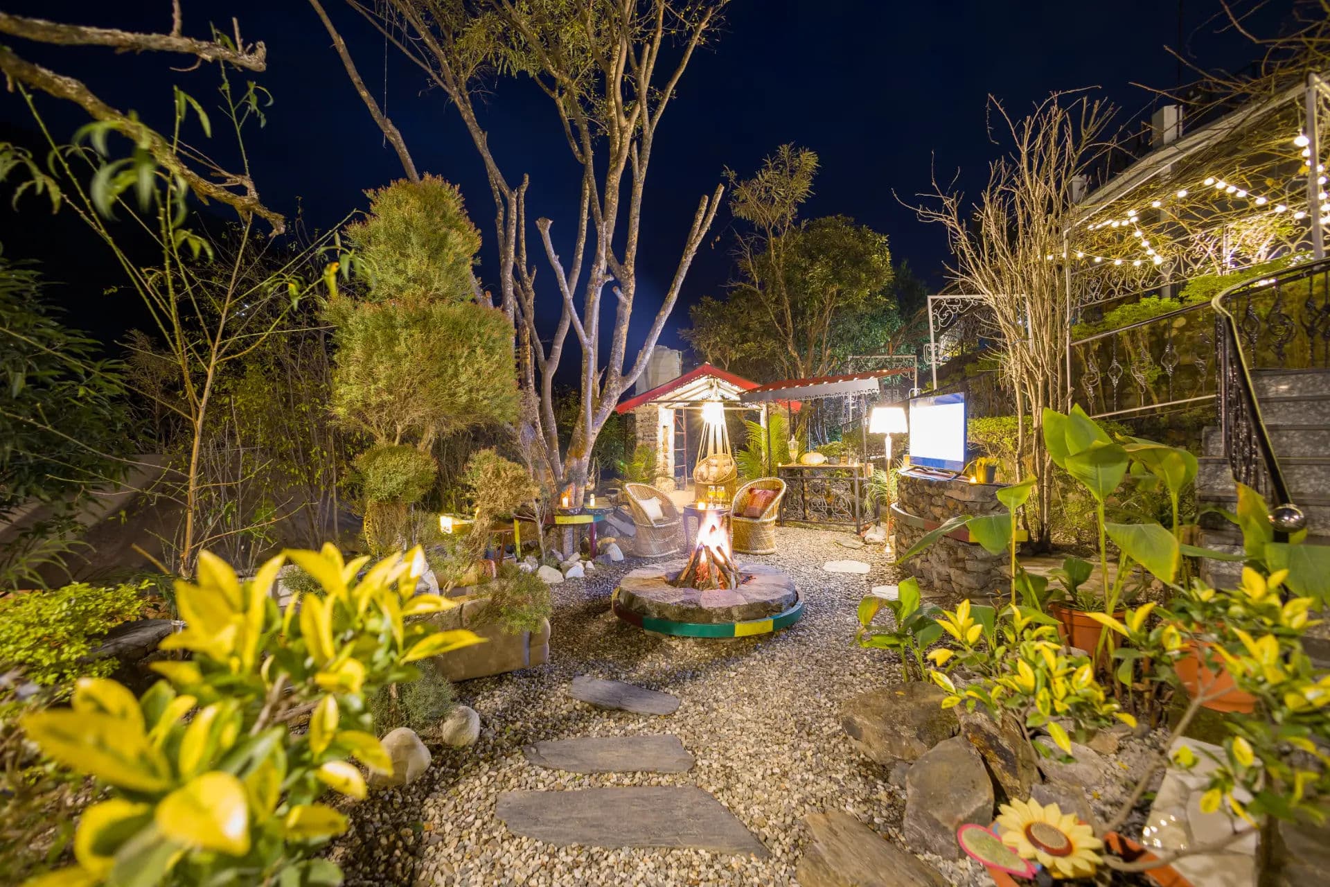 Zephyr Stoneva | Peaceful Mountain Retreat With Pool, Gym & Dining