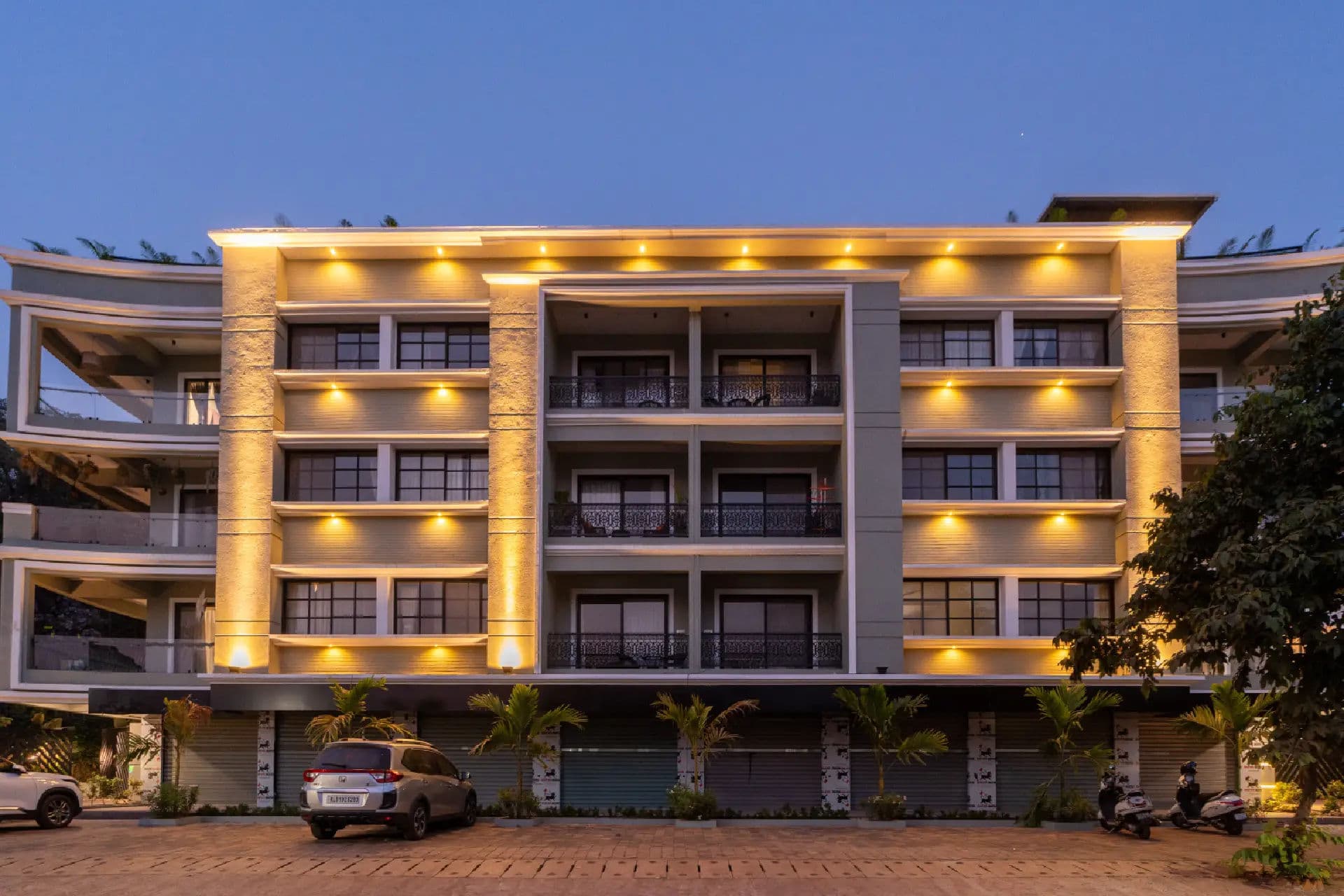Kamerios Skye | 1-BHK | Jacuzzi | Balcony | Rooftop Pool | Lift