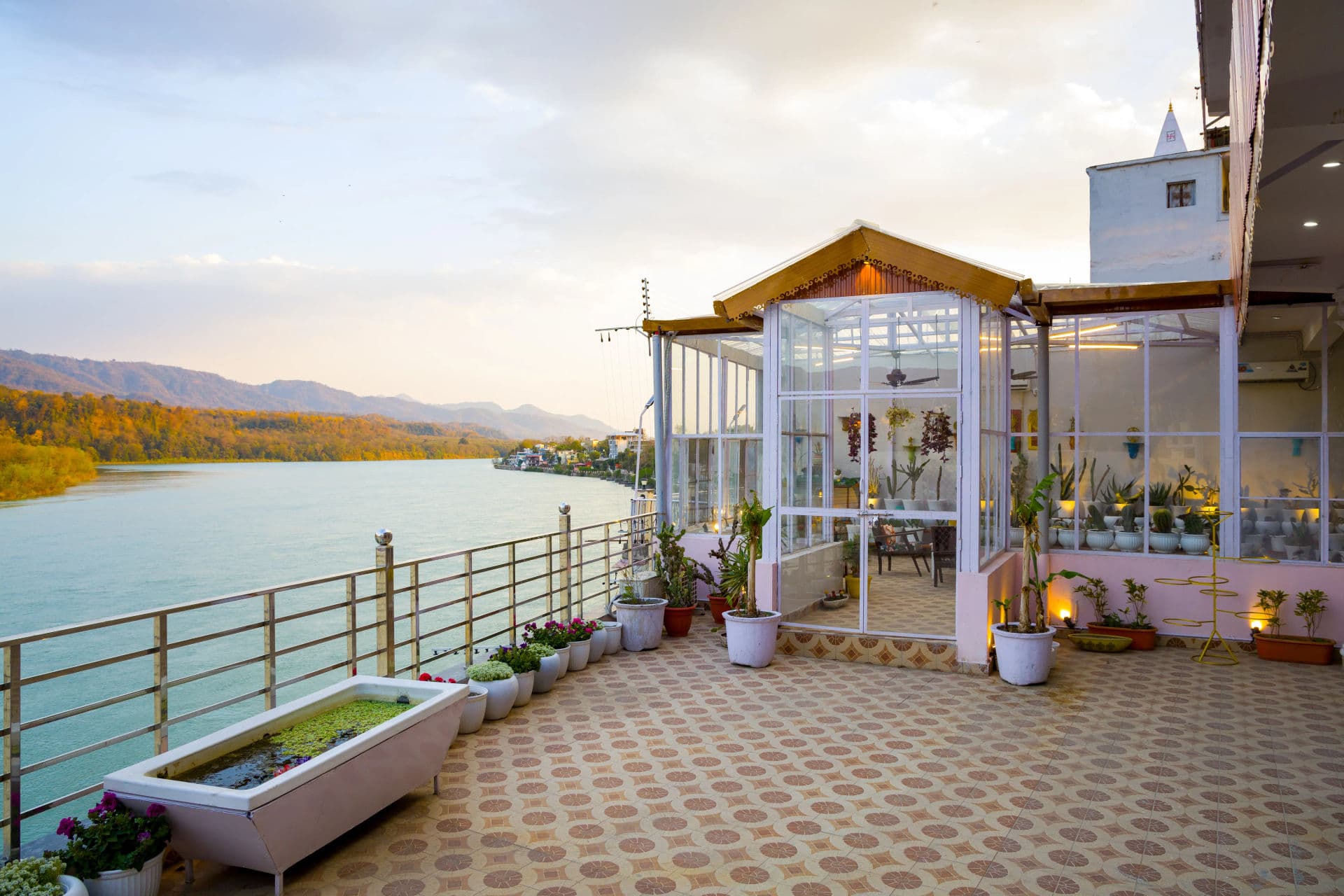 BYDM The Ganges | Pet-friendly 2-BHK Villa by the Ganges, 5 Mins from Triveni Ghat