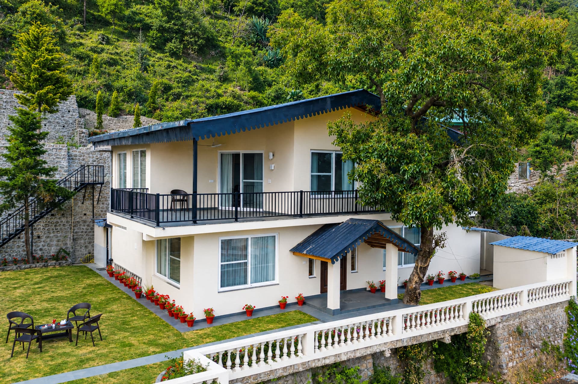 Twin Chalets | 4-BHK Pet-friendly Escape With Valley-facing lawn, Terrace & 2 Living Rooms